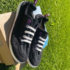 Vionic womens Black Knit Sneakers with Purple Accents